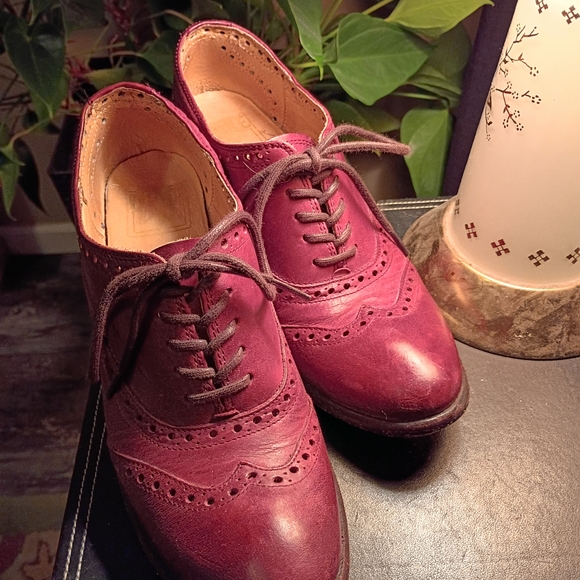 Frye Women's Burgundy Heeled Oxfords - Picture 12 of 16